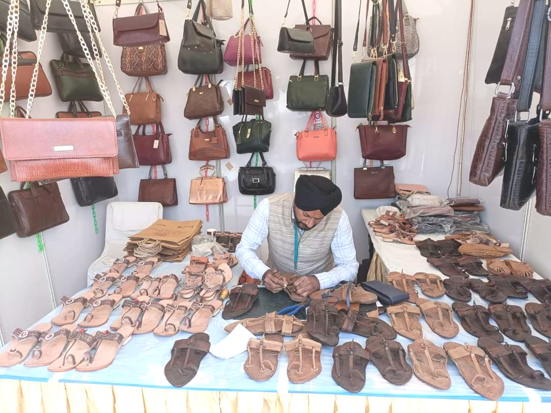 Kolhapuri chappal is selling well in nature fest